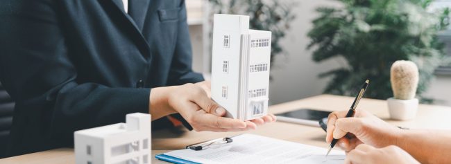 Conocer quién paga los gastos notariales en una compraventa en Perú es indispensable para estructurar un presupuesto realista y evitar sorpresas.