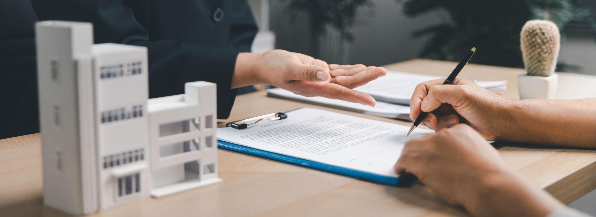 san-charbel-blog-como-saber-si-una-inmobiliaria-es-legal Aprender cómo saber si una inmobiliaria es legal constituye el paso previo más importante antes de destinar tus ahorros para la compra de un departamento.